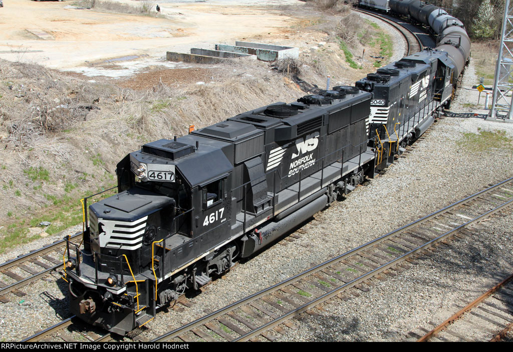 NS 4617 & 5040 push train E60 back to Glenwood Yard